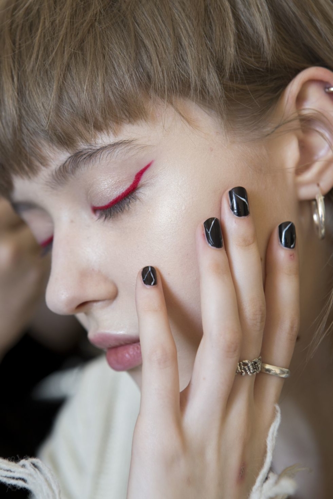 Δοκιμάστε πρώτες τα ολοκαίνουργια nail trends του φθινοπώρου