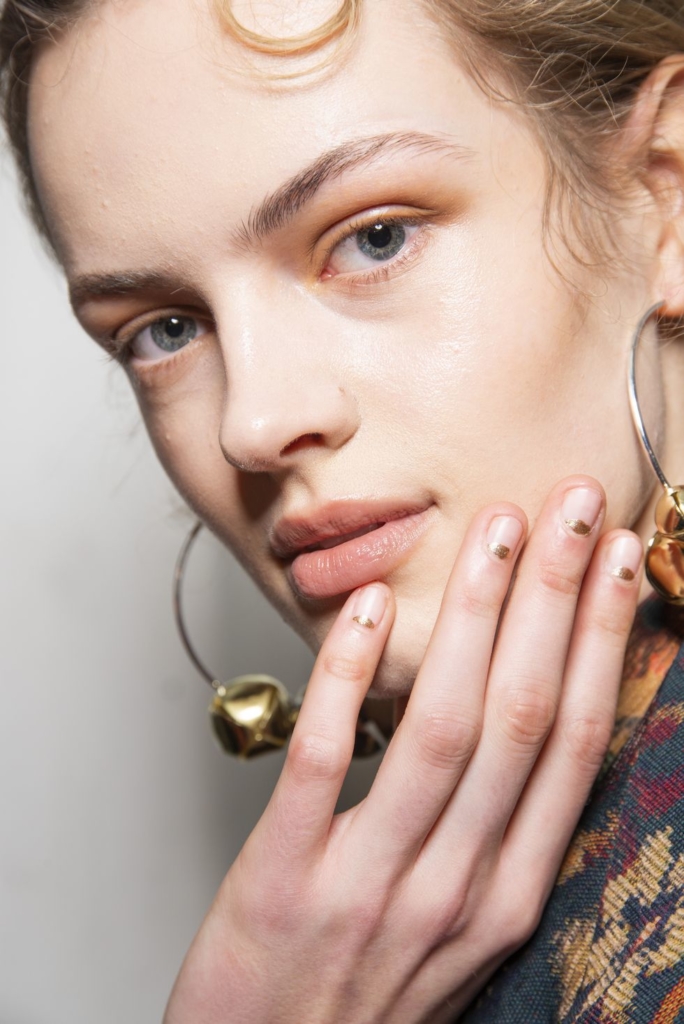 Δοκιμάστε πρώτες τα ολοκαίνουργια nail trends του φθινοπώρου